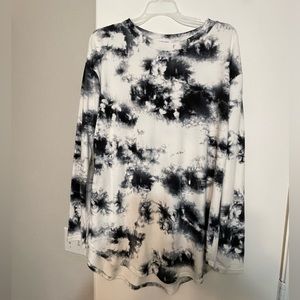 Black and white tye-dye print tunic top
